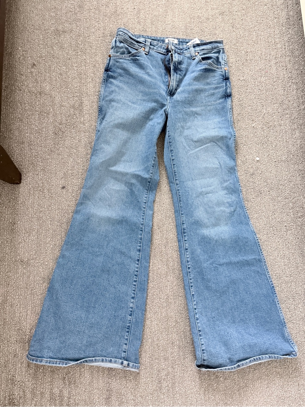 Wrangler High-Rise flare Leg Women’s Jeans - Blue - Picture 2 of 4